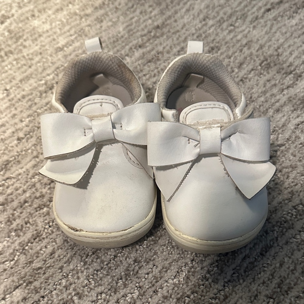 Stride Ride White Bow Shoes